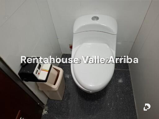 Local comercial en Macaracuay, Caracas – 17