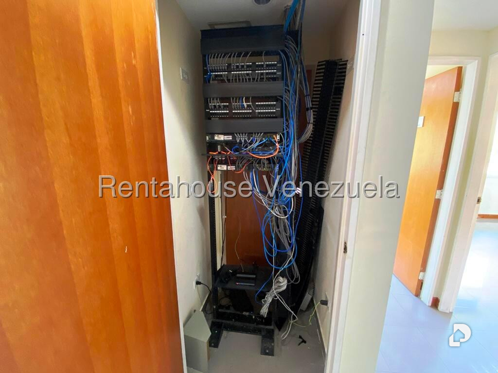 Local comercial en Santa Sofía, Caracas – 13