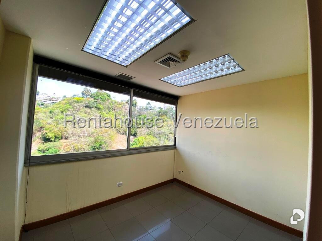 Local comercial en Santa Sofía, Caracas – 15