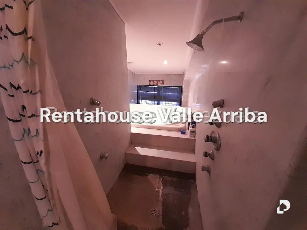 Apartamento en Lomas de La Lagunita, Caracas – 28