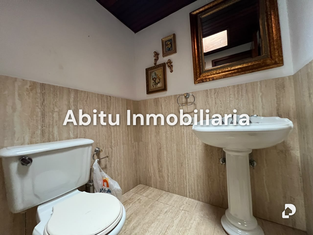 Casa en Oripoto, Caracas – 31