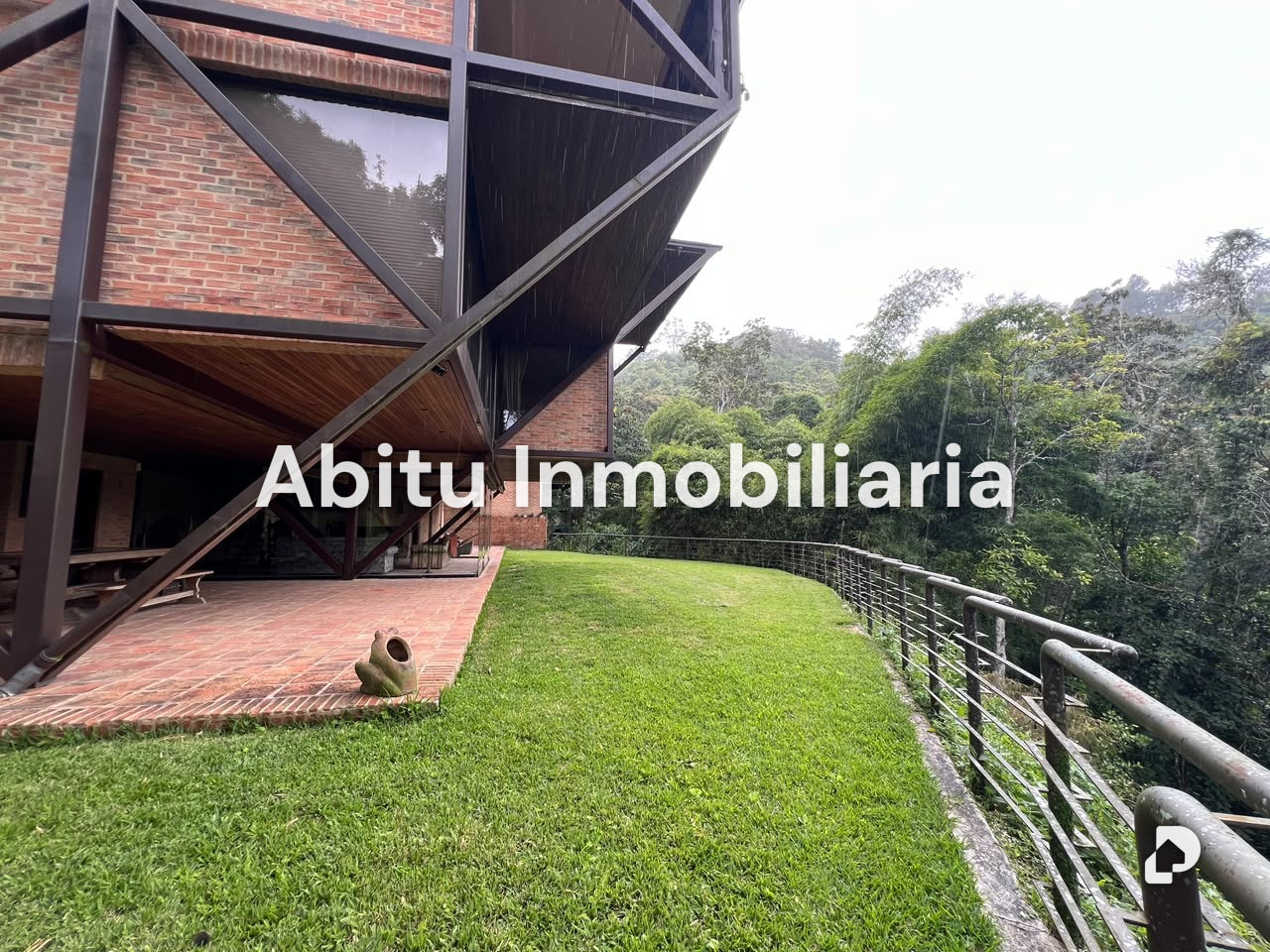Casa en Oripoto, Caracas – 25