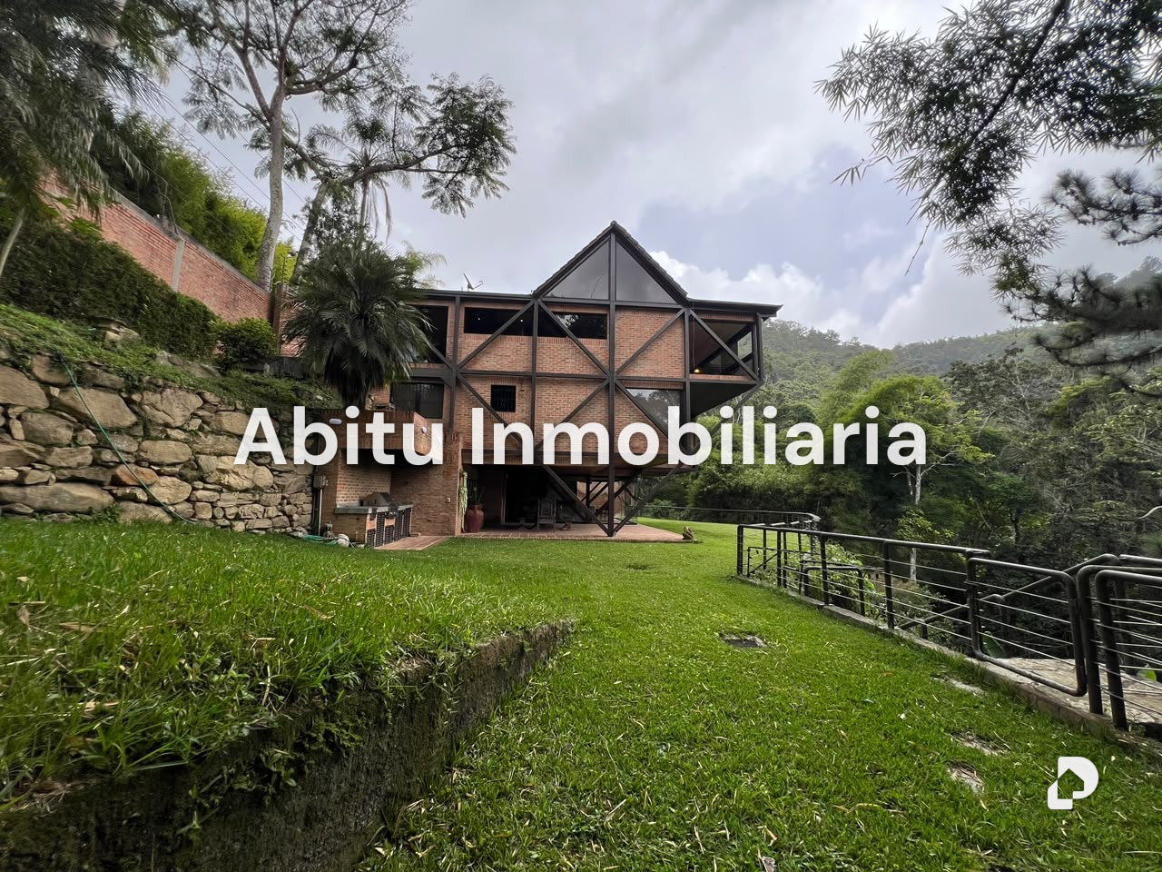 Casa en Oripoto, Caracas – 26