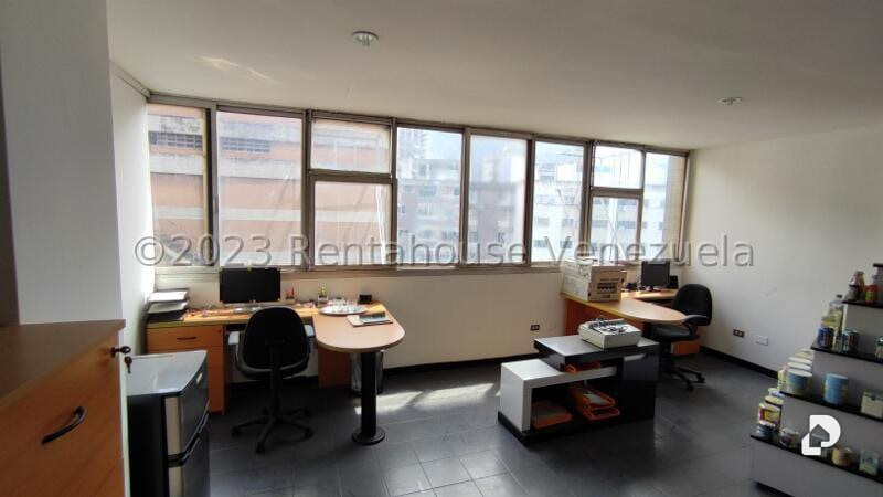 Oficina en Parroquia La Candelaria, Caracas – 17