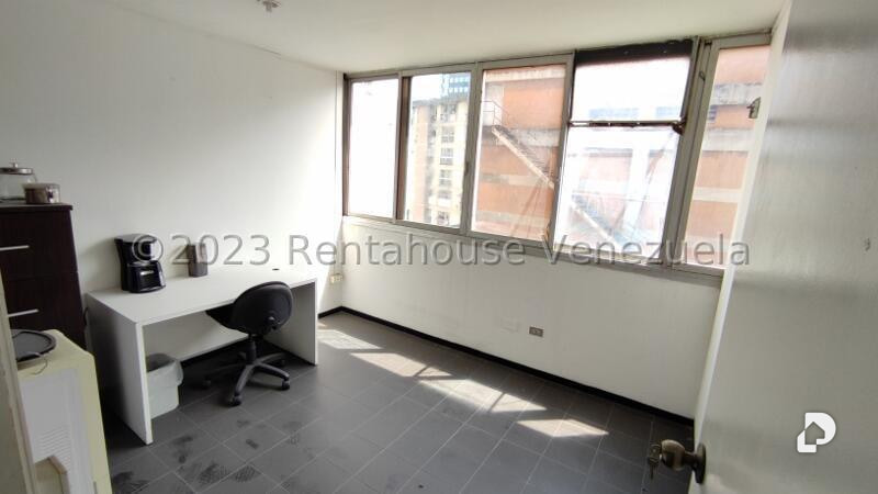 Oficina en Parroquia La Candelaria, Caracas – 13
