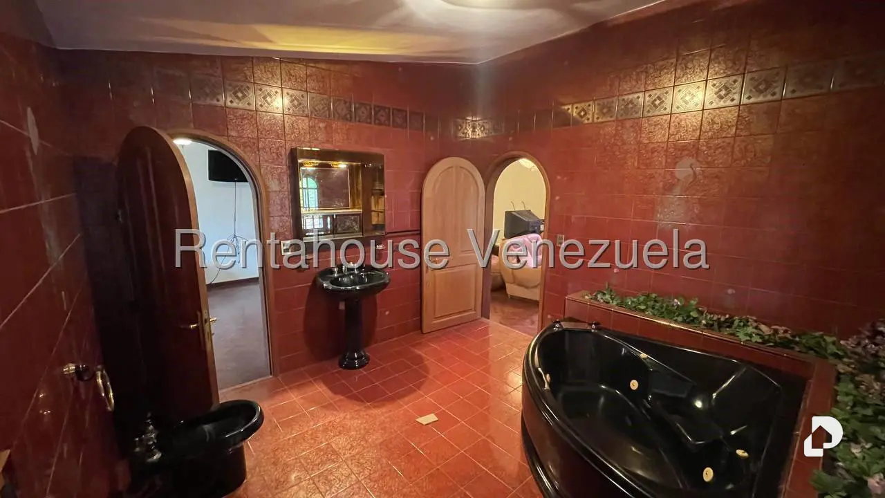 House in Prados del Este, Caracas – 21