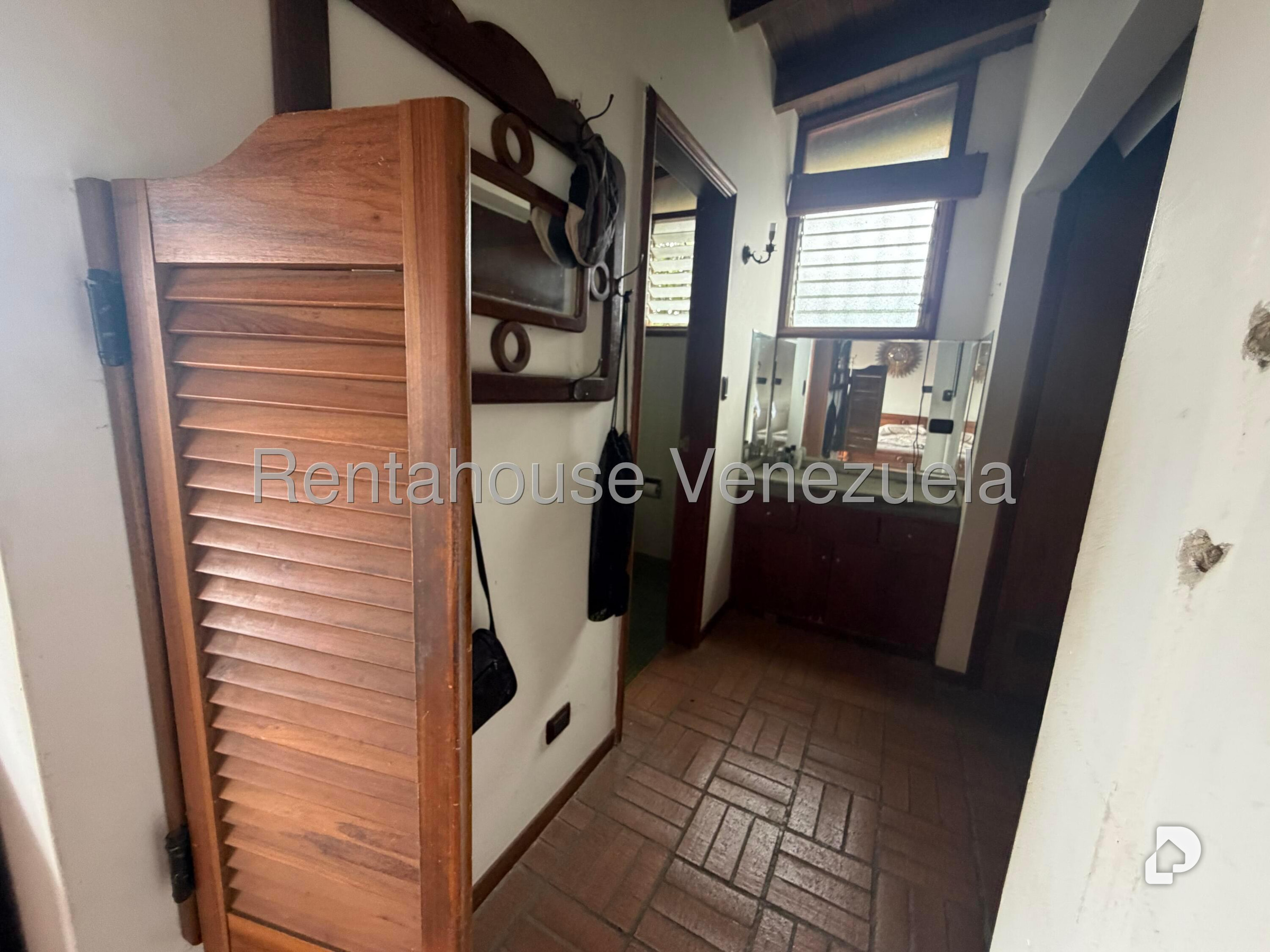 Casa en Prados del Este, Caracas – 26