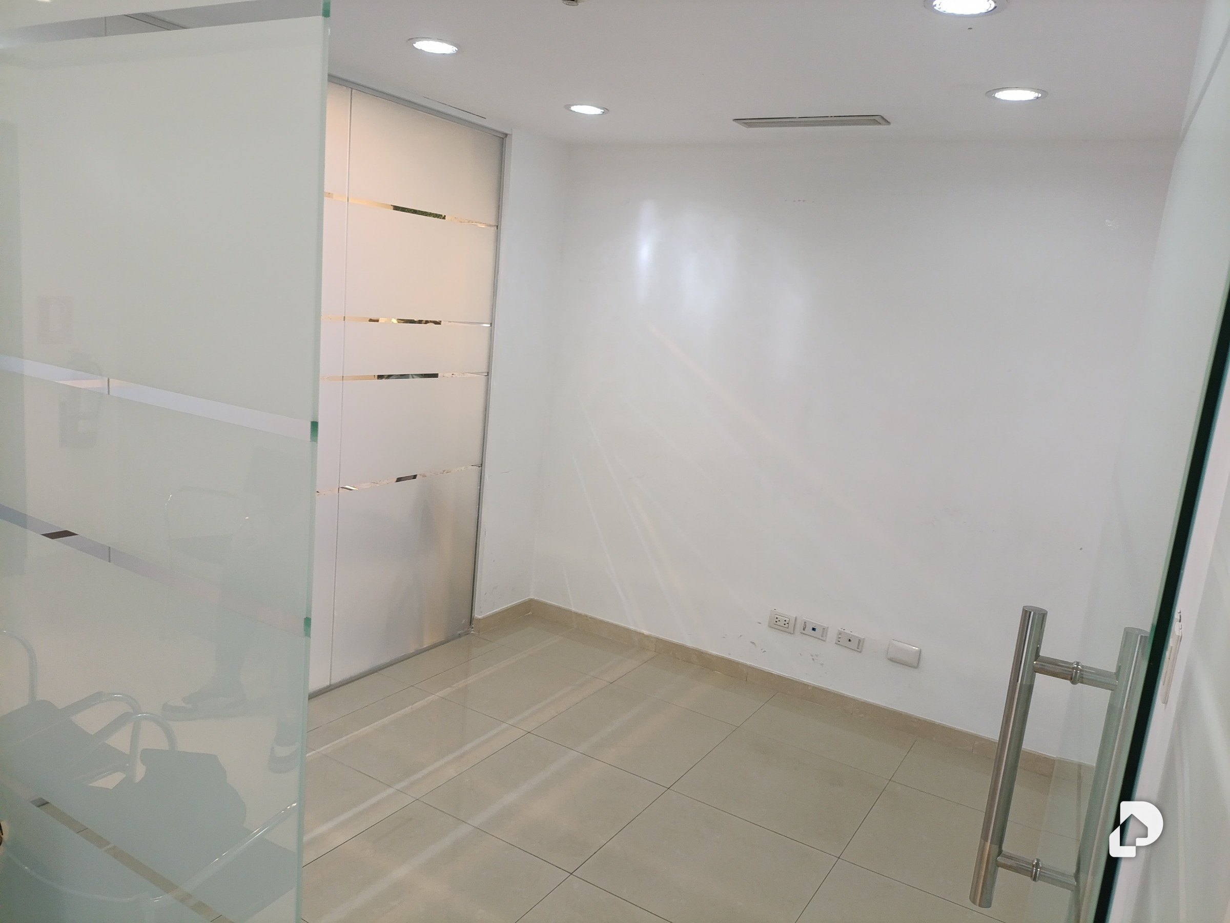 Oficina en CCCT, Chuao, Caracas – 5