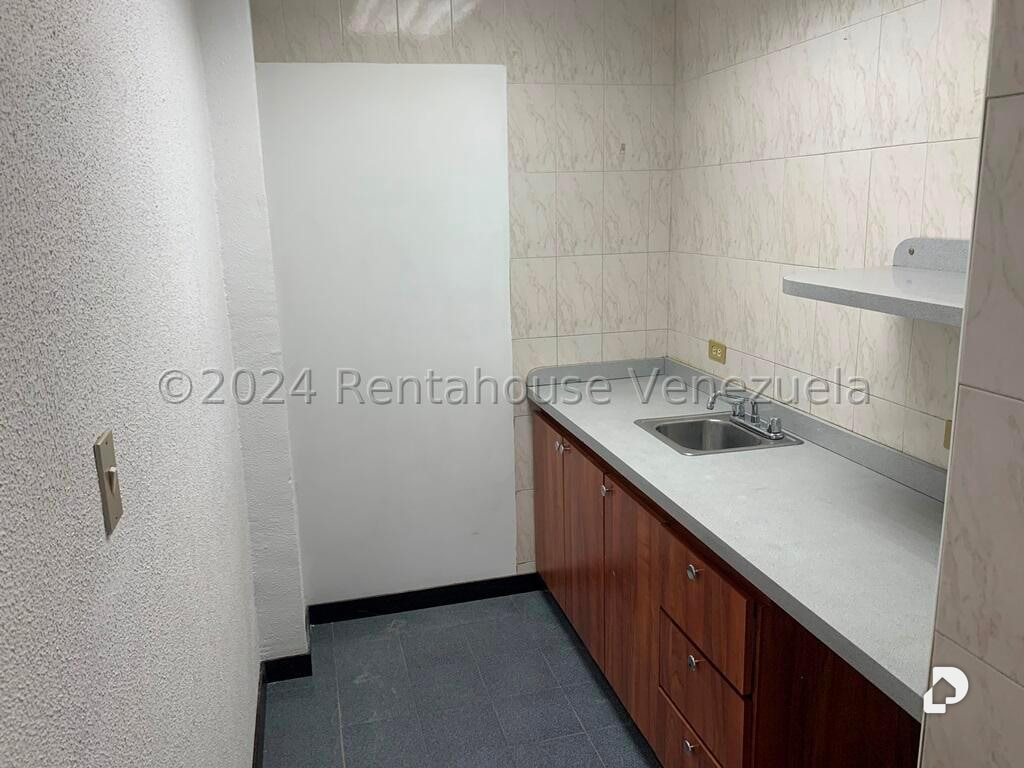 Oficina en Las Mercedes, Caracas – 8