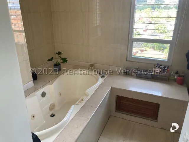 Apartamento en Lomas de La Lagunita, Caracas – 20