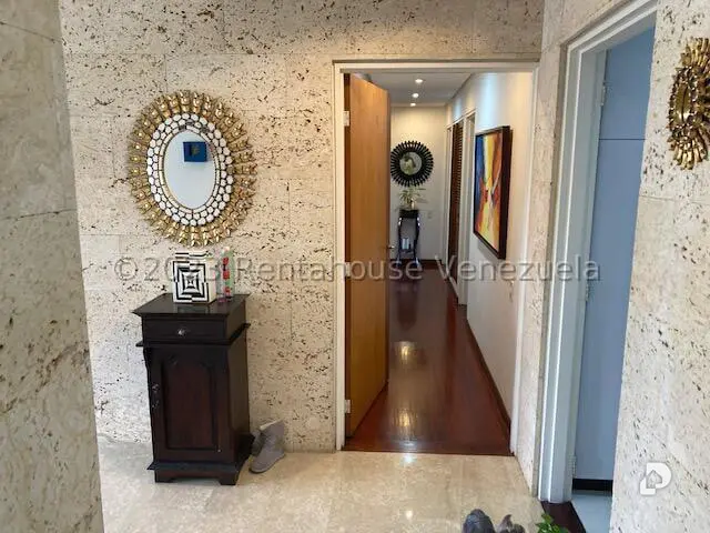 Apartamento en Lomas de La Lagunita, Caracas – 2