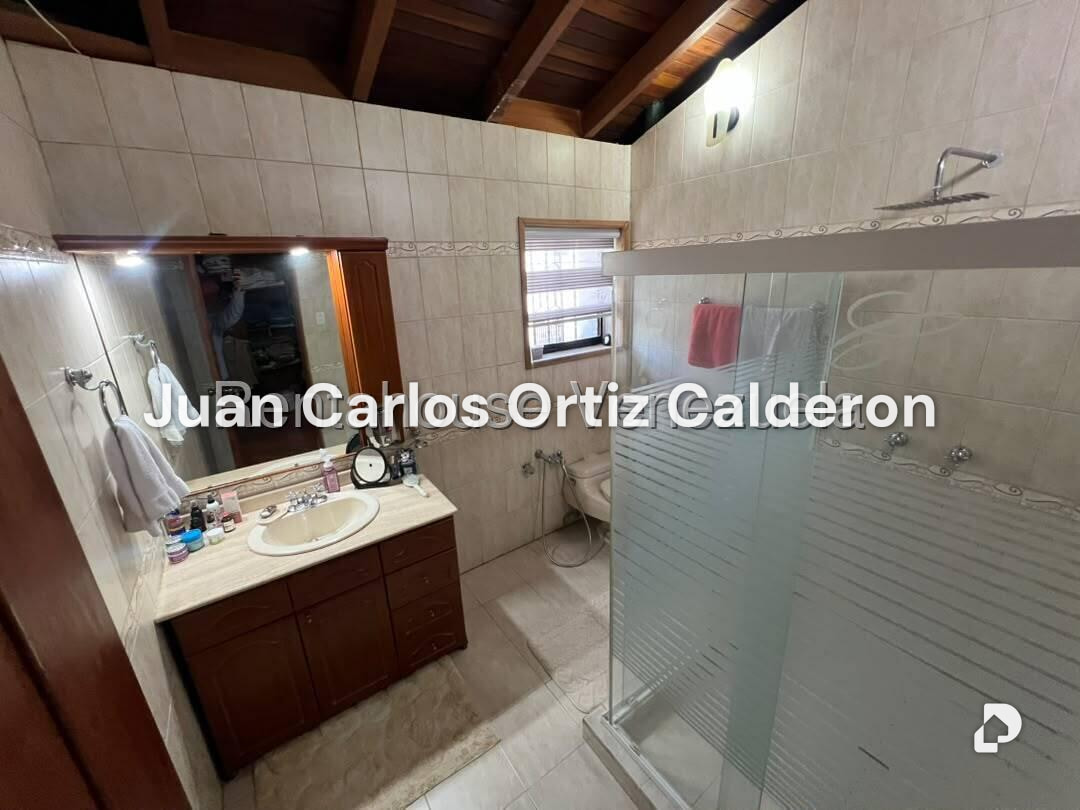 Casa en Cumbres de Curumo, Caracas – 17