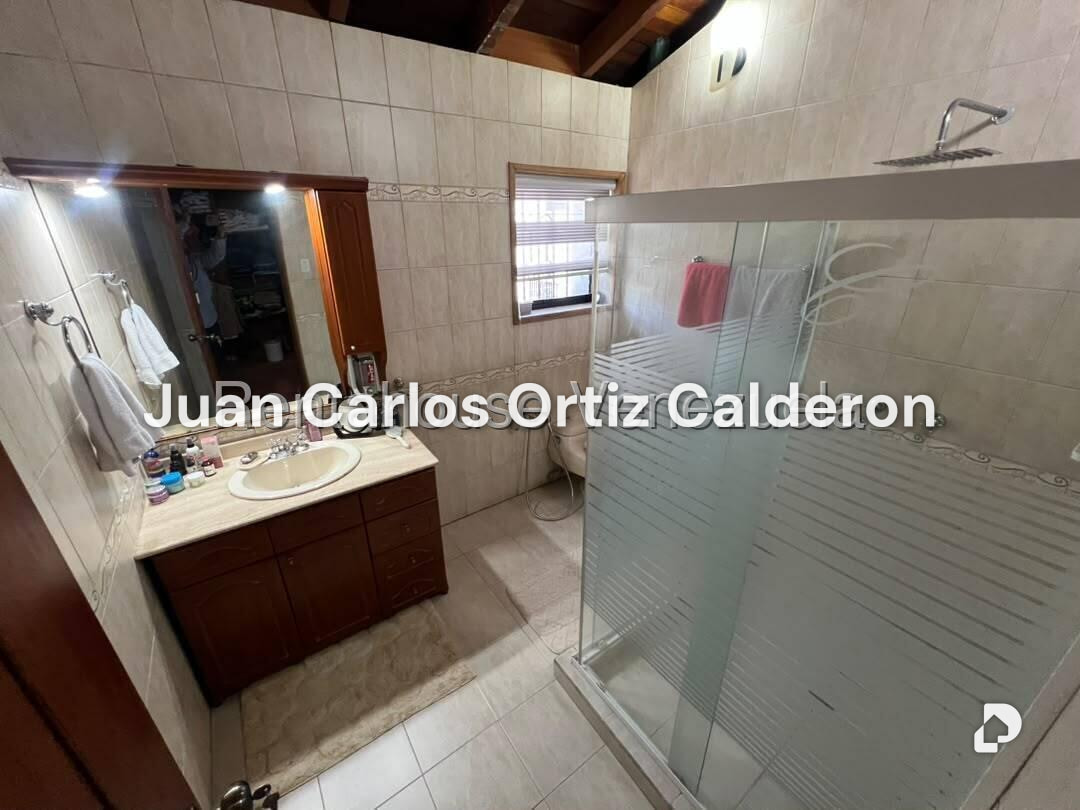 Casa en Cumbres de Curumo, Caracas – 16