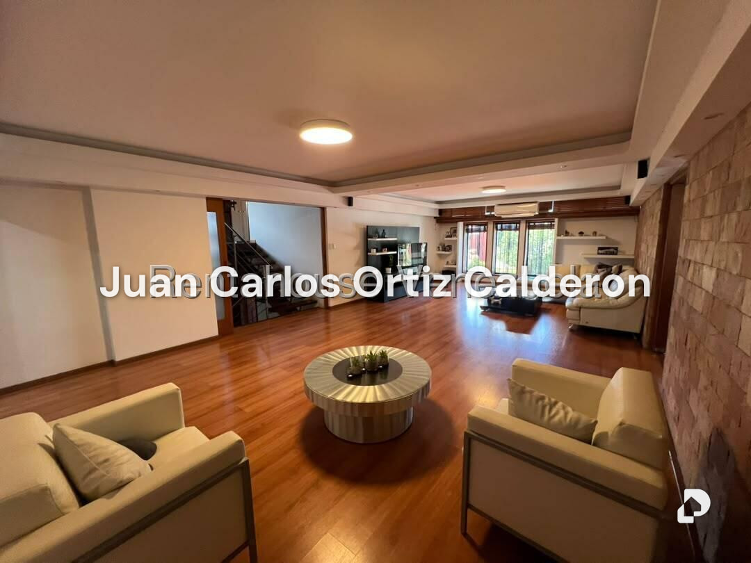 Casa en Cumbres de Curumo, Caracas – 25