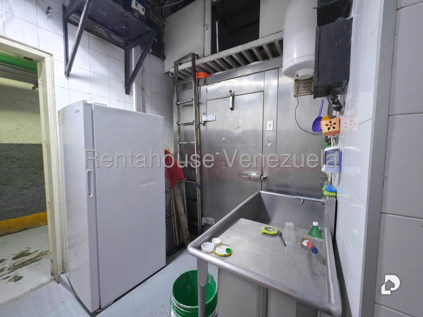 Local comercial en Los Dos Caminos, Caracas – 9