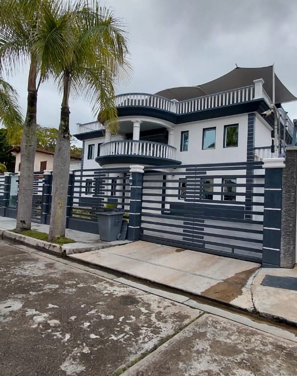 Casa en Lomas de La Lagunita, Caracas - 1