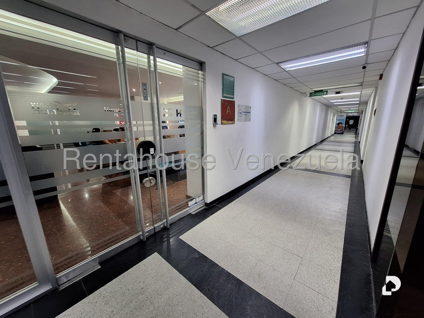 Oficina en Chuao, Caracas – 11