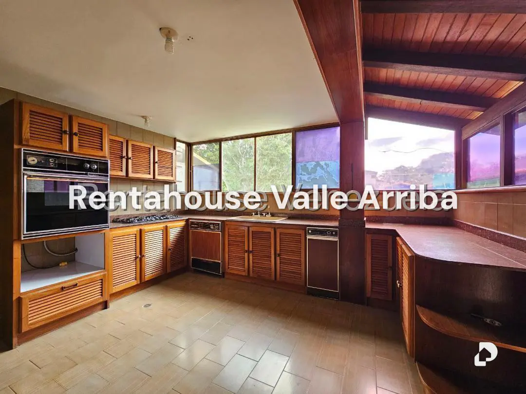 Casa en Lomas de La Lagunita, Caracas – 27