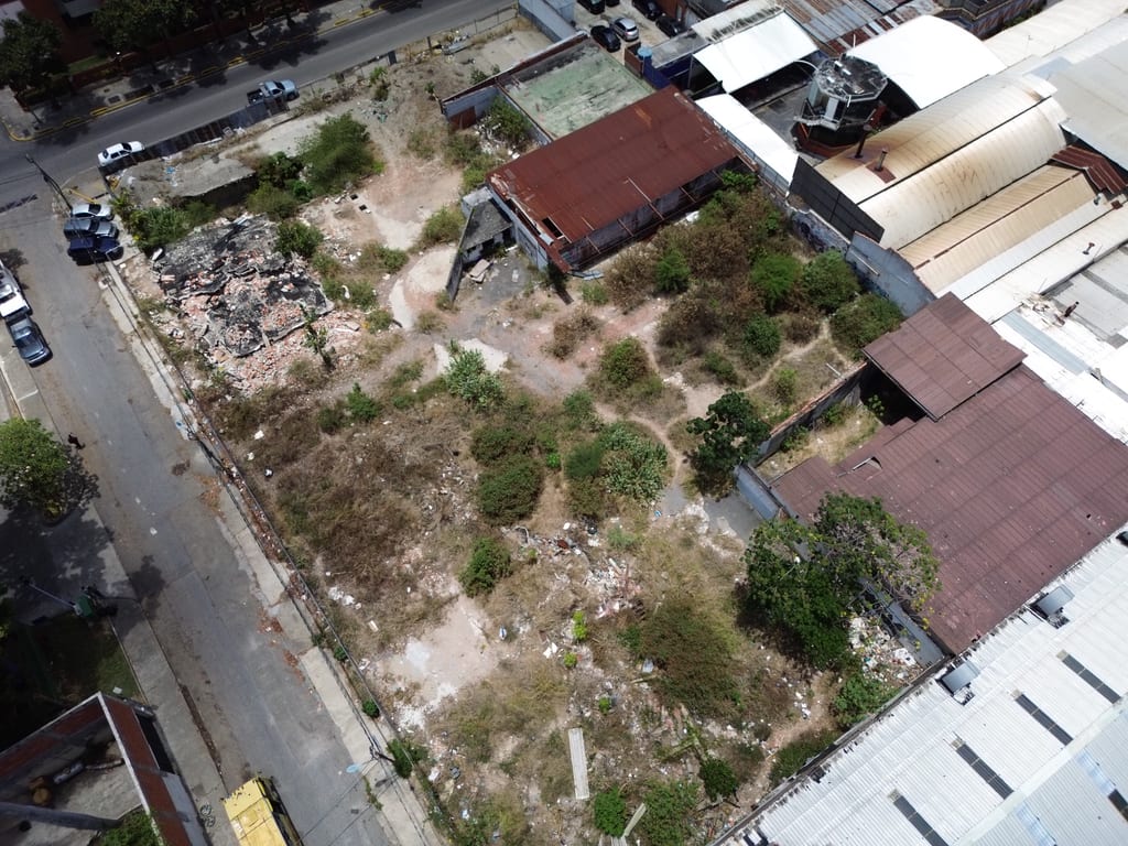 Terreno en Los Dos Caminos, Caracas - 1