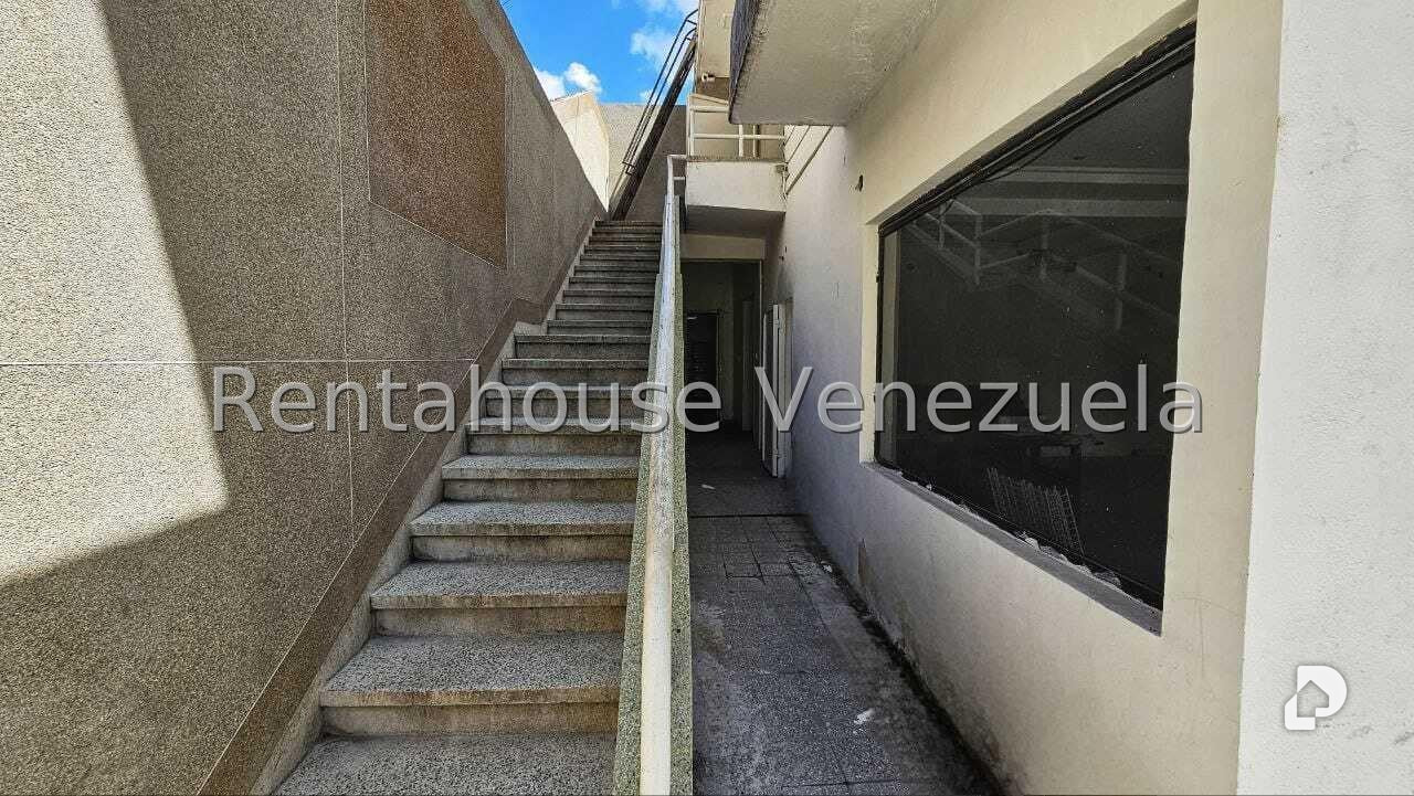 Edificio en La Florida, Caracas – 13