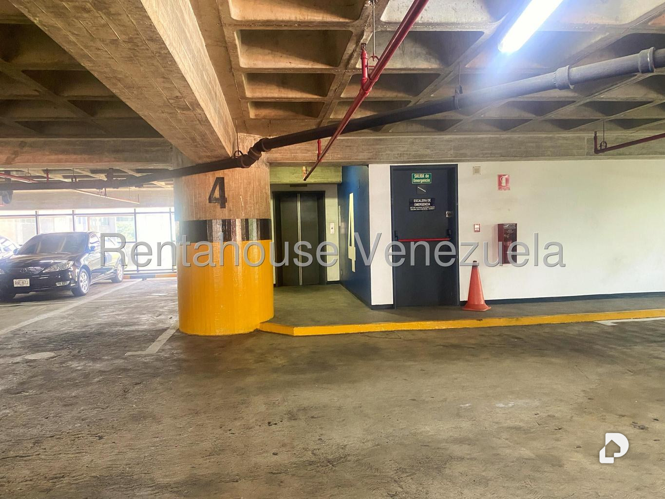Garaje/Estacionamiento en La Castellana, Caracas – 24