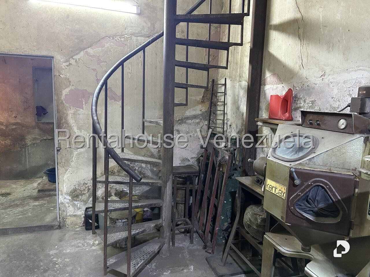 Local comercial en Puente Hierro, Caracas – 12