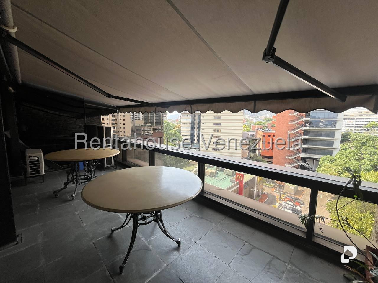 Oficina en La Castellana, Caracas – 16