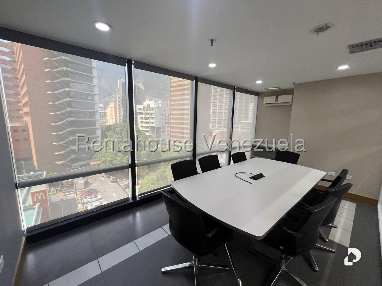 Oficina en La Castellana, Caracas – 11