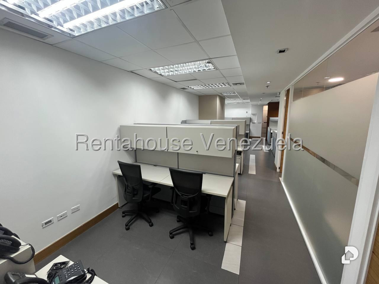 Oficina en La Castellana, Caracas – 13
