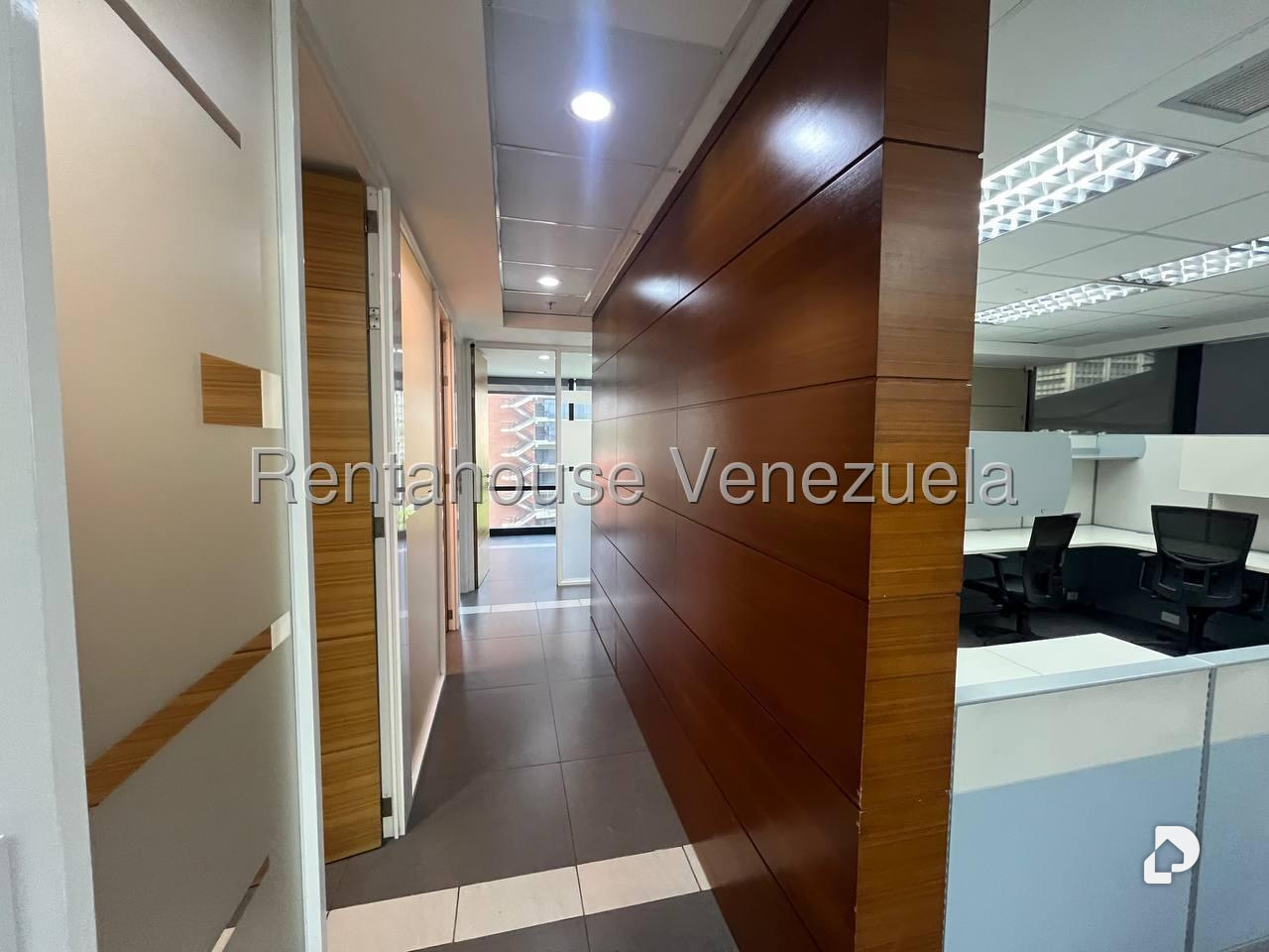 Oficina en La Castellana, Caracas – 25