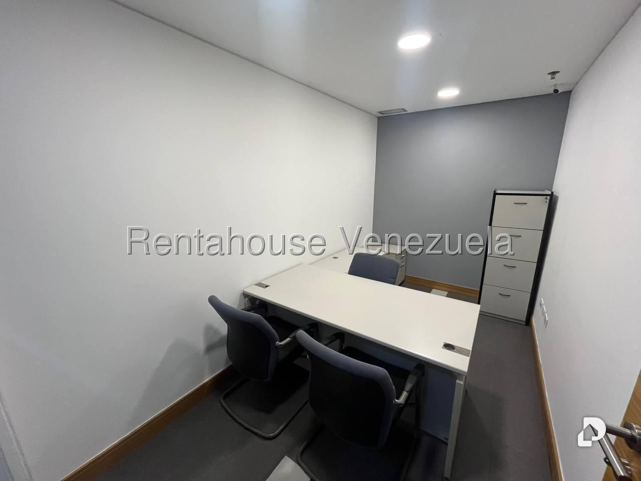 Oficina en La Castellana, Caracas – 18