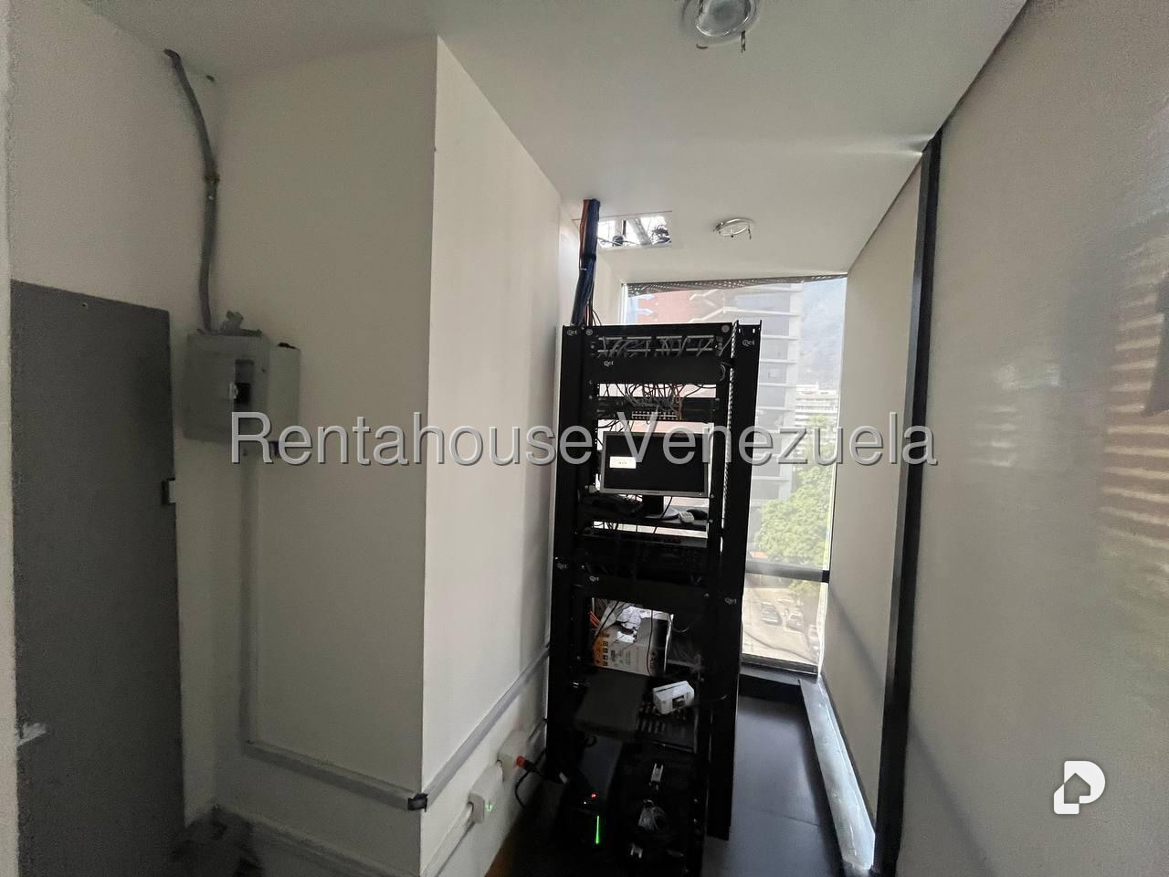 Oficina en La Castellana, Caracas – 24
