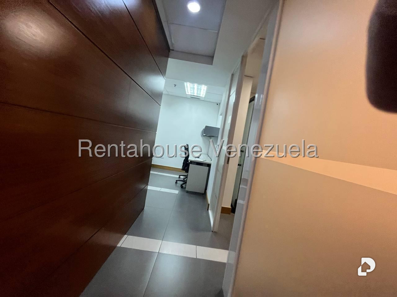 Oficina en La Castellana, Caracas – 28