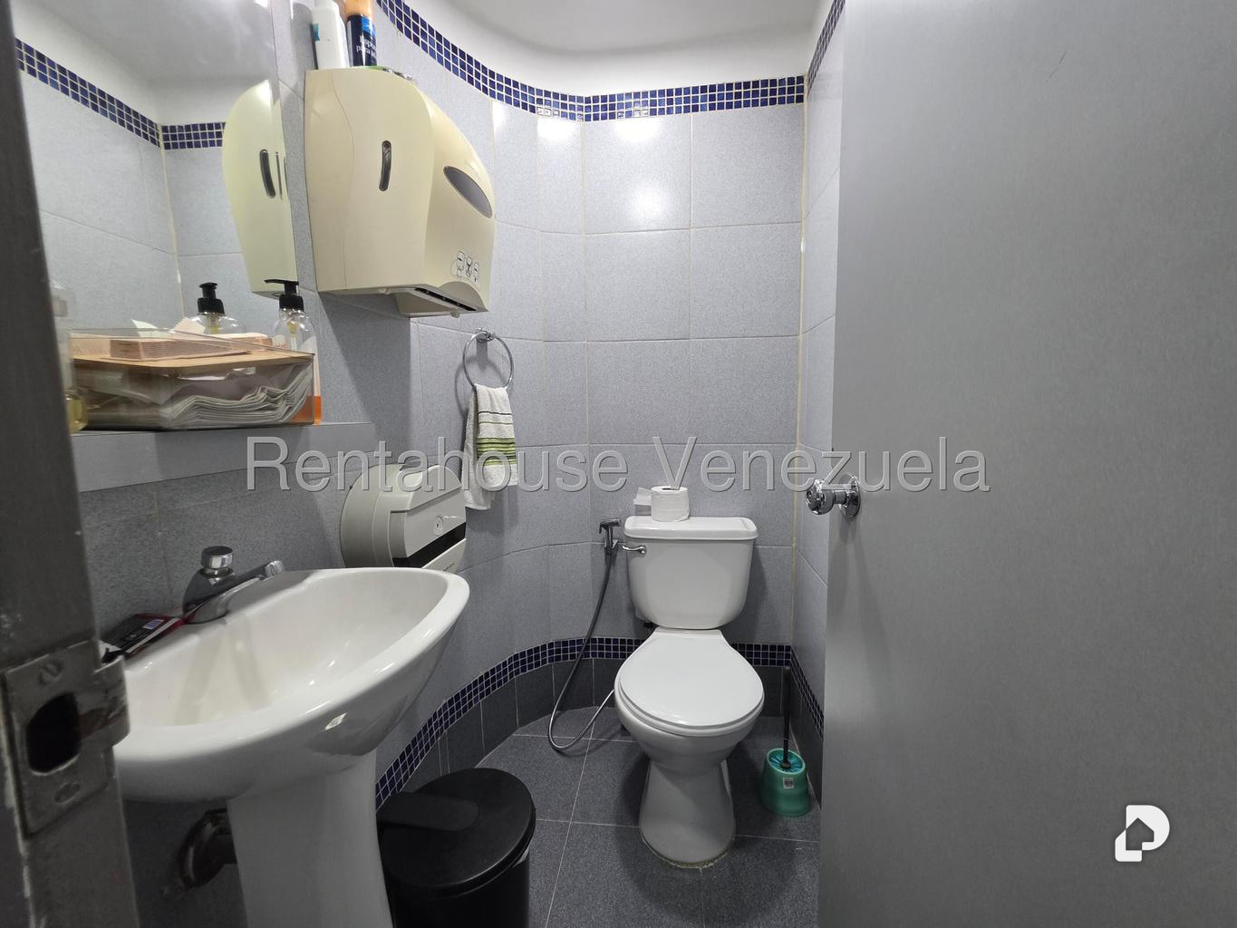 Oficina en El Rosal, Caracas – 28