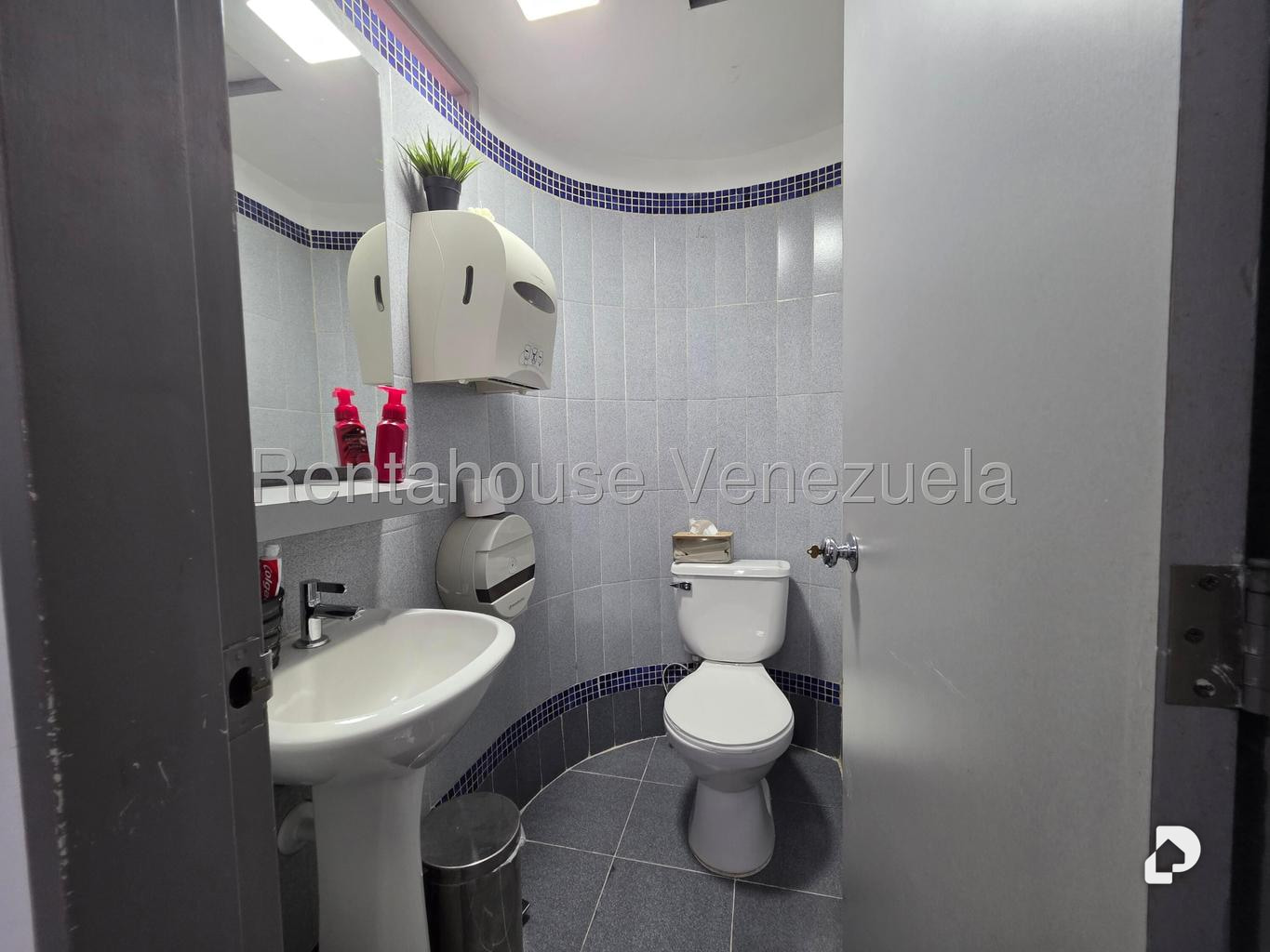 Oficina en El Rosal, Caracas – 27