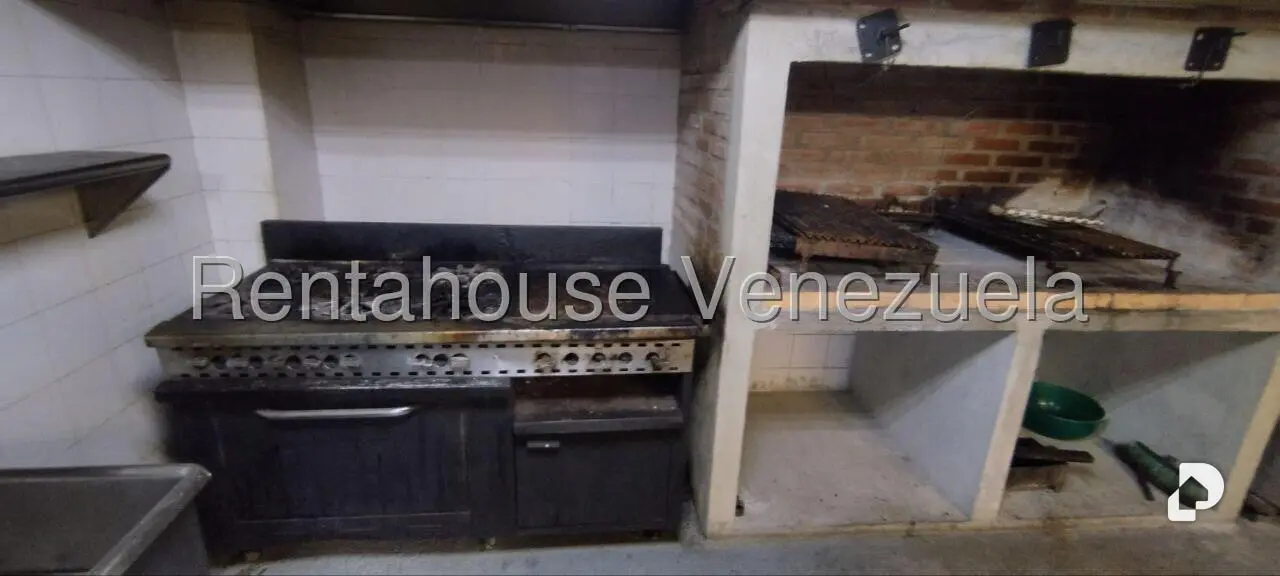 Local comercial en La Urbina, Caracas – 12