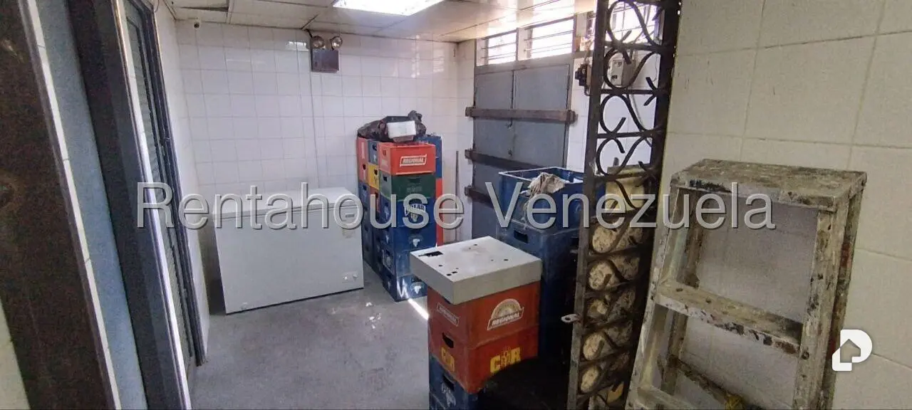 Local comercial en La Urbina, Caracas – 16
