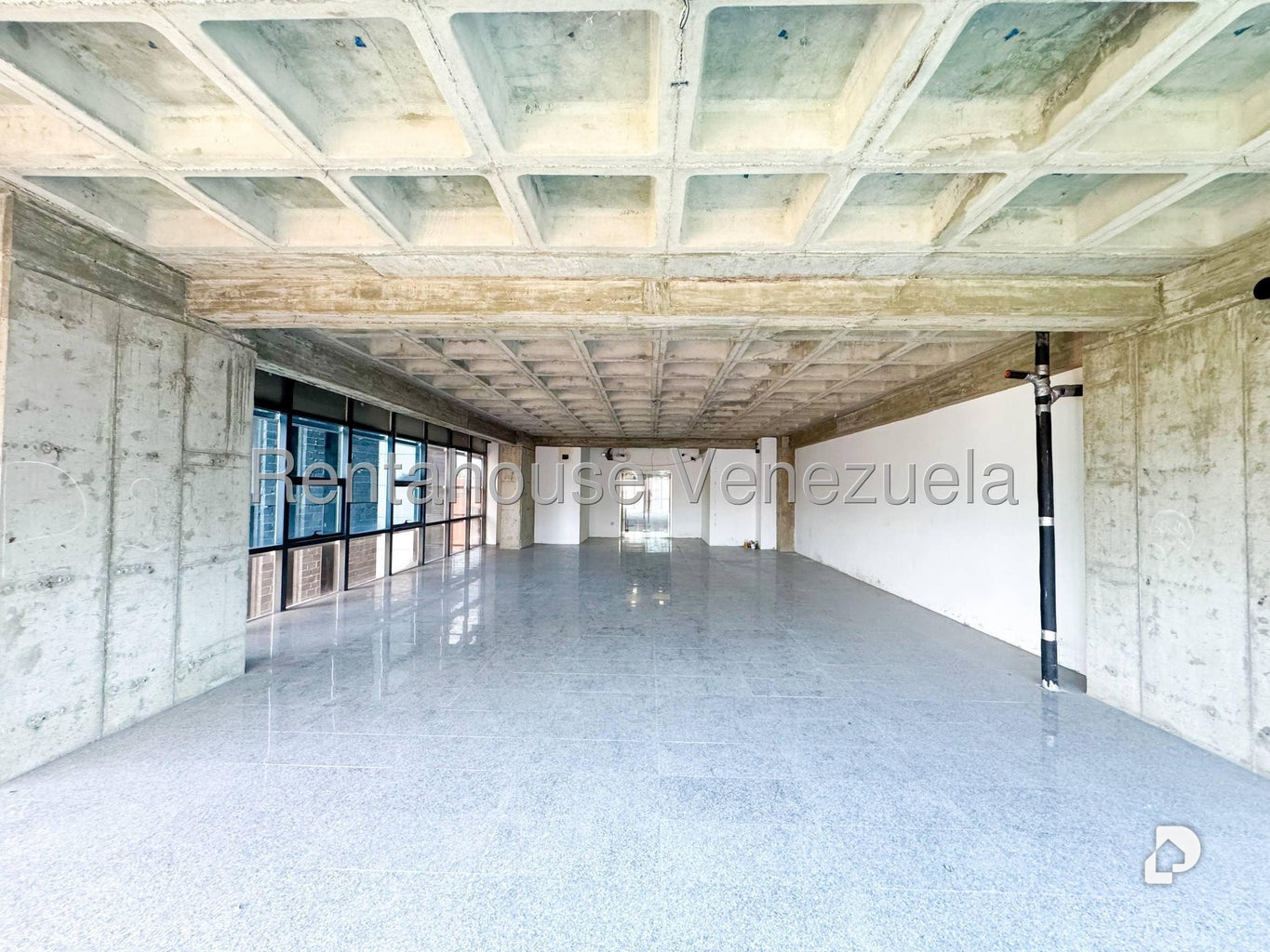 Oficina en Las Mercedes, Caracas – 24