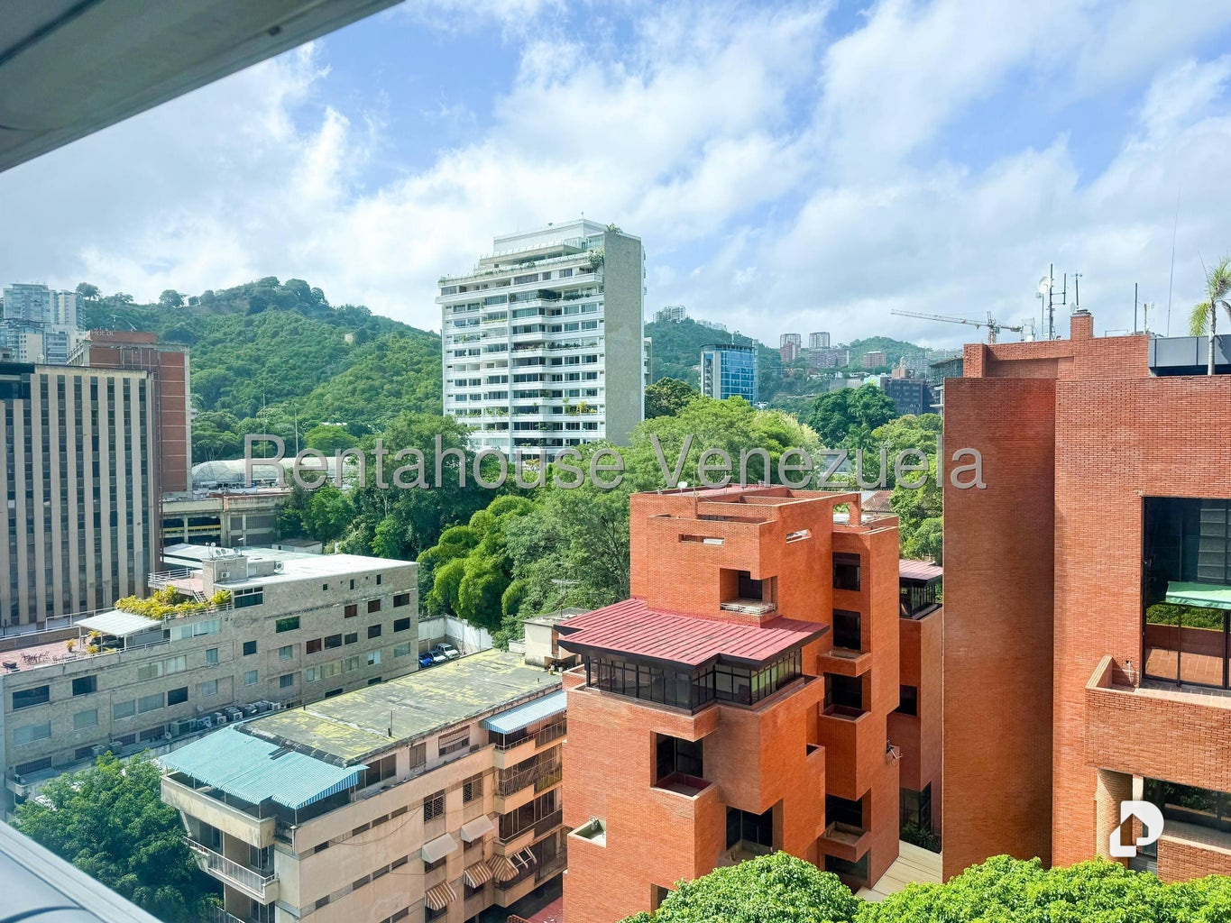 Oficina en Las Mercedes, Caracas – 19