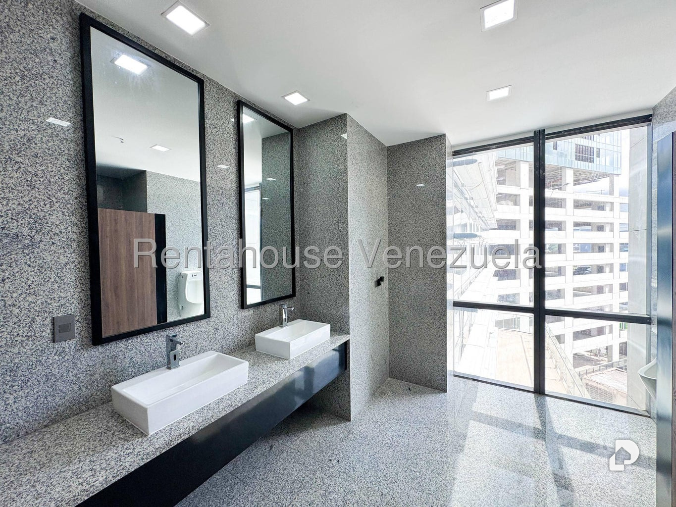 Oficina en Las Mercedes, Caracas – 27