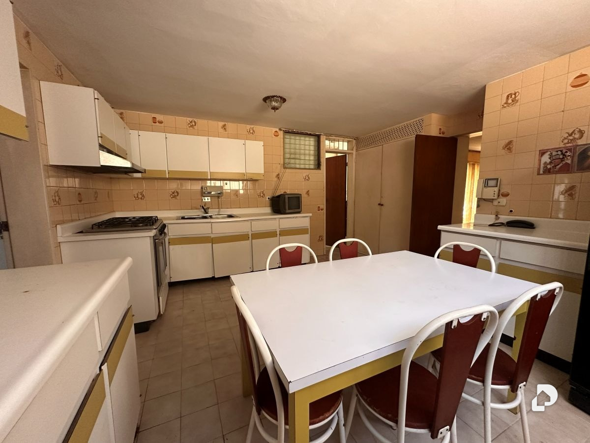 Casa en Alto Prado, Caracas – 11