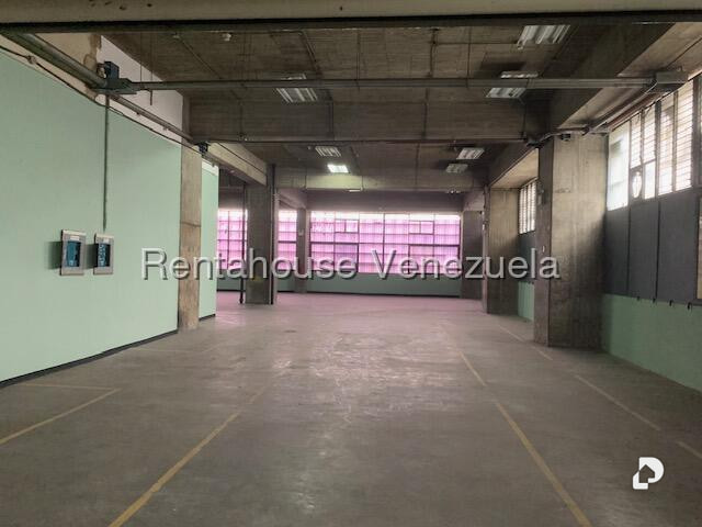 Local comercial en Boleíta Sur, Caracas – 30