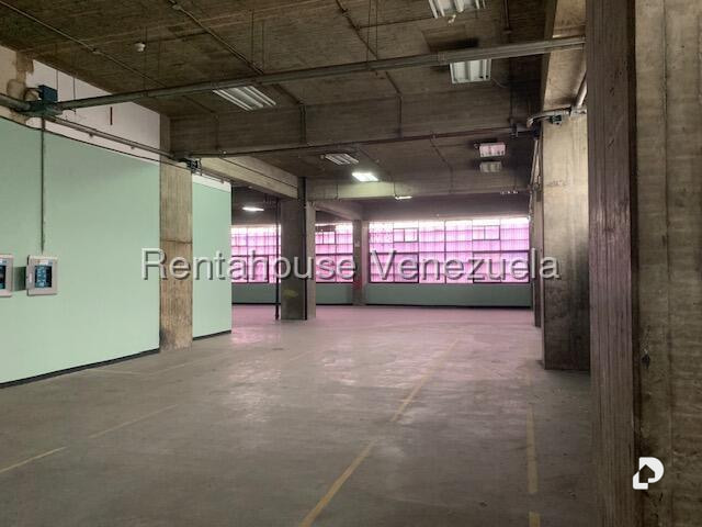 Local comercial en Boleíta Sur, Caracas – 28