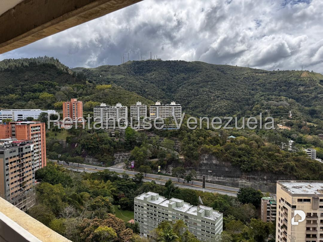 Apartamento en Las Esmeraldas, Caracas – 24