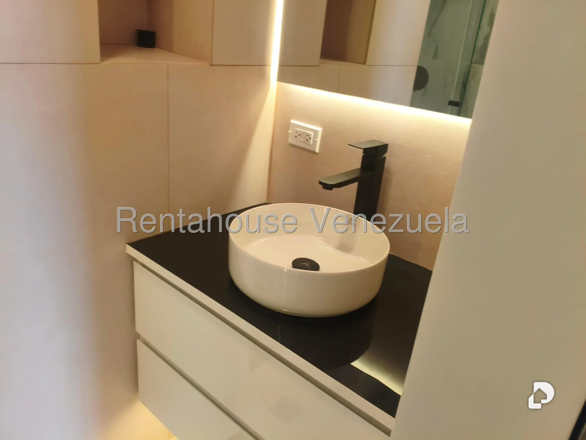 Apartamento en Los Palos Grandes, Caracas – 11