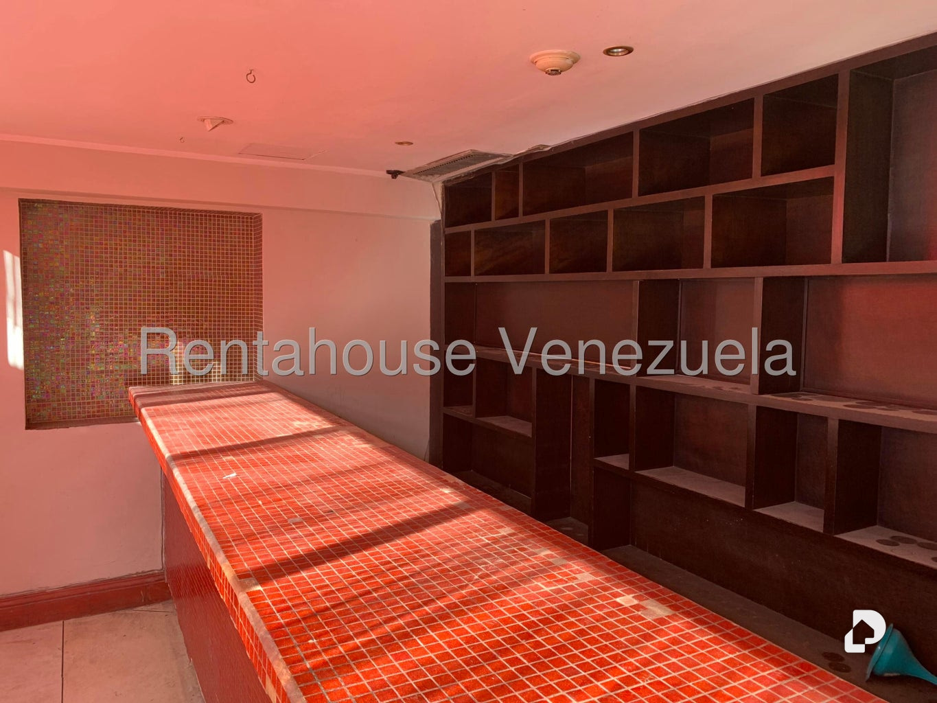 Local comercial en La Castellana, Caracas – 18