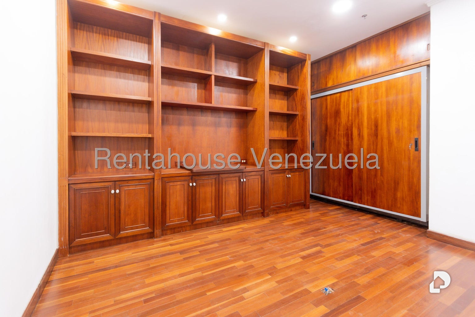 Oficina en La Castellana, Caracas – 8