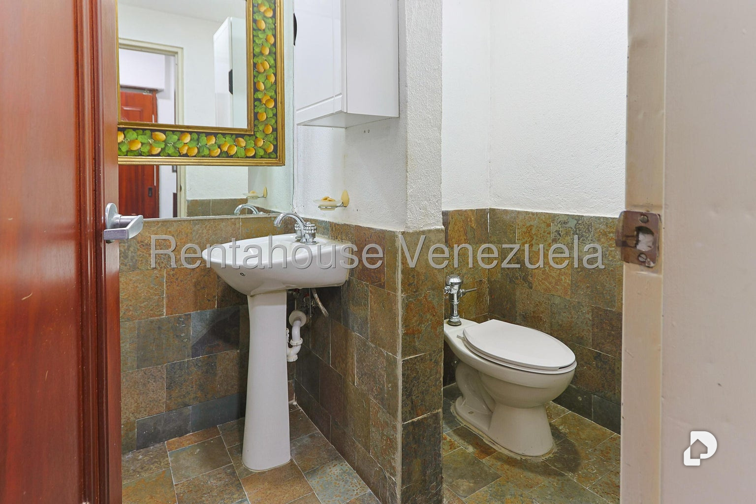 Oficina en La Castellana, Caracas – 12