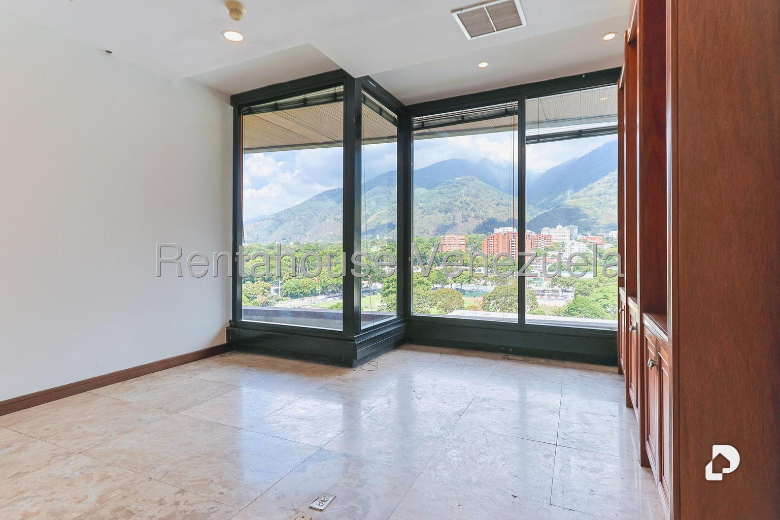 Oficina en La Castellana, Caracas – 20