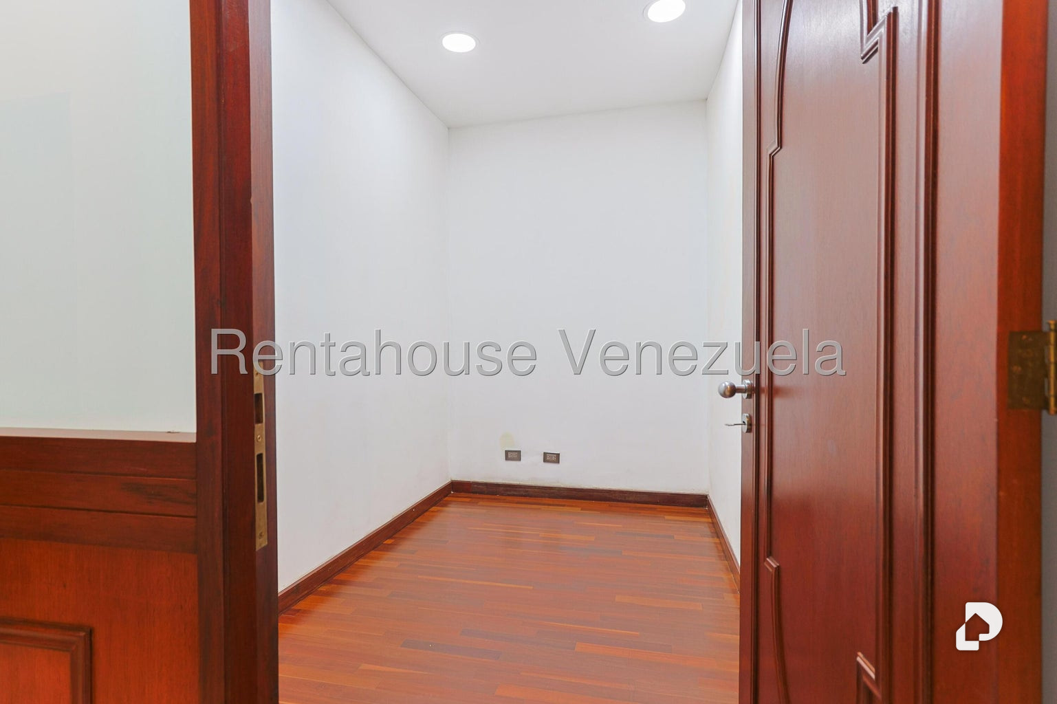 Oficina en La Castellana, Caracas – 26